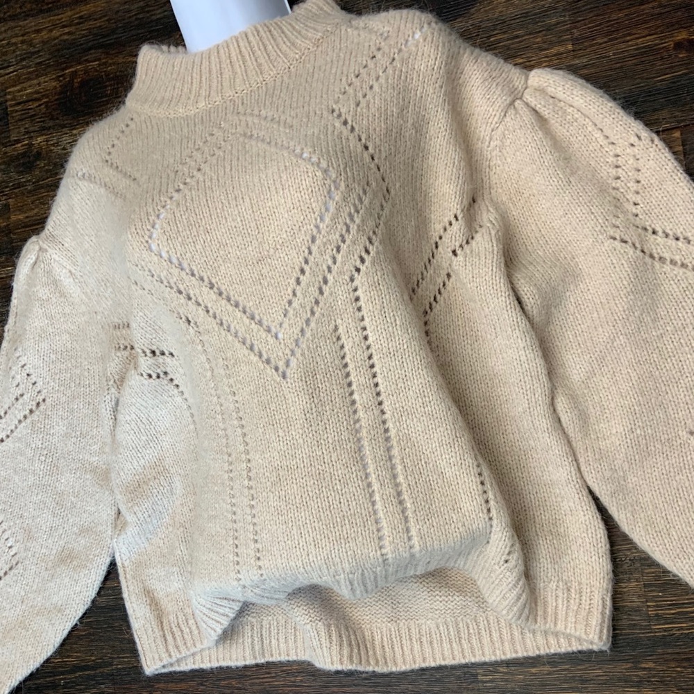 Super soft sweater in brand new condition.